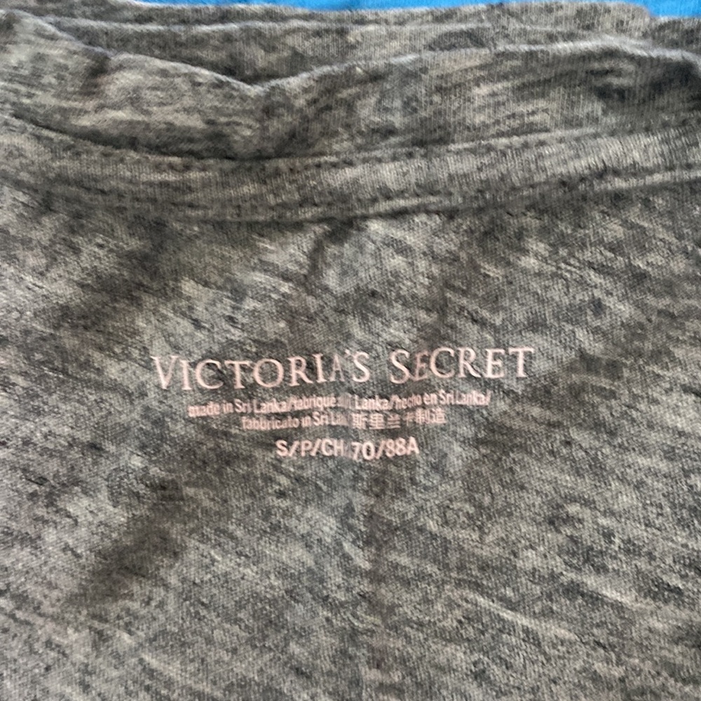 Victoria Secret t-shirts - Picture 3 of 5